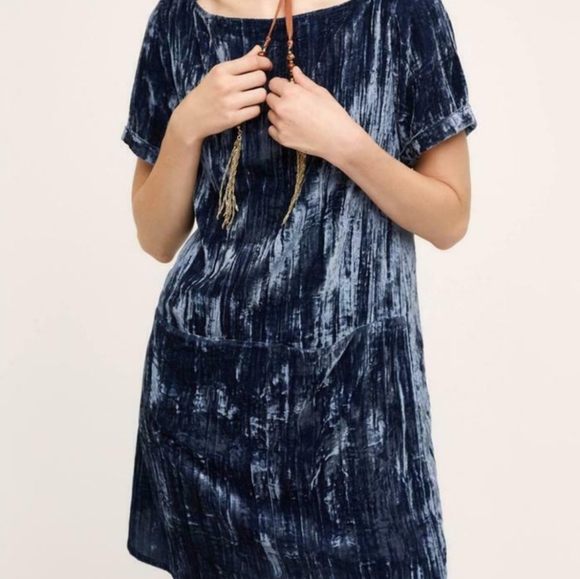 Elegant Black Velvet Dress - Picture 3 of 13